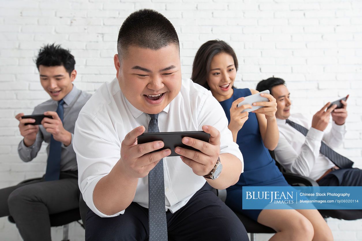 Chinese business people using smartphone