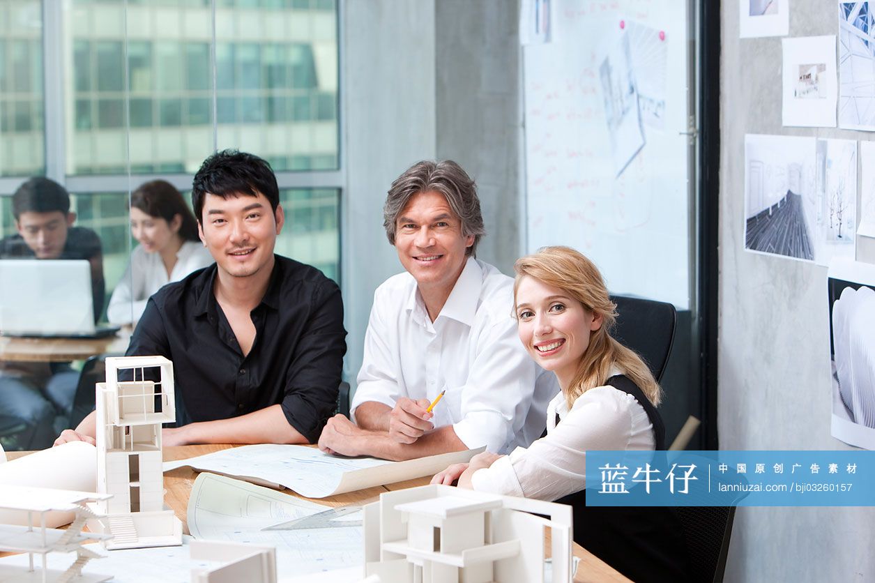 建筑设计师团队合影