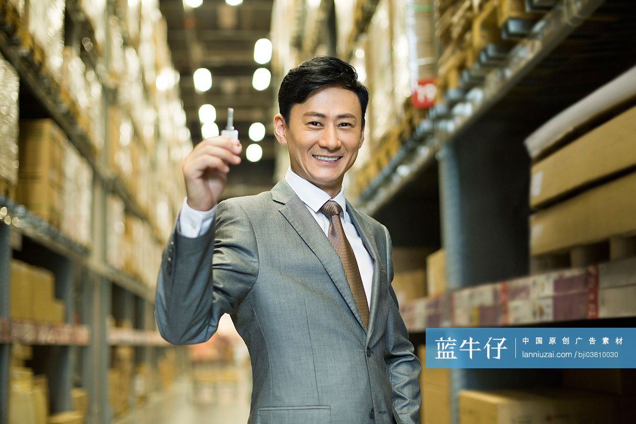 商务男士和钥匙