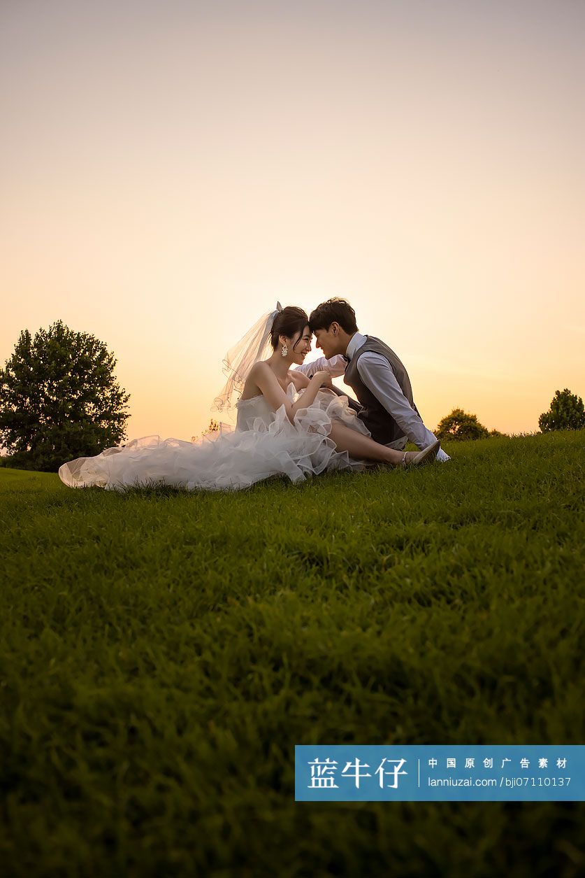 快乐的新郎新娘