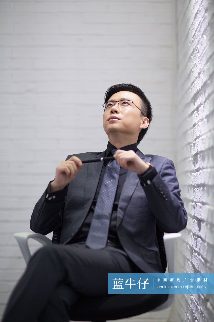 成熟商务男士思考