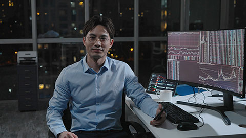 Chinese businessman working in office at night,4K