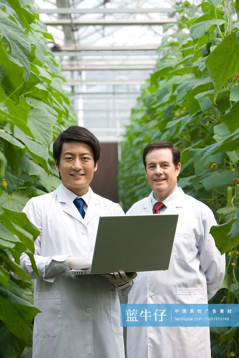 农艺师在现代农庄做科学研究