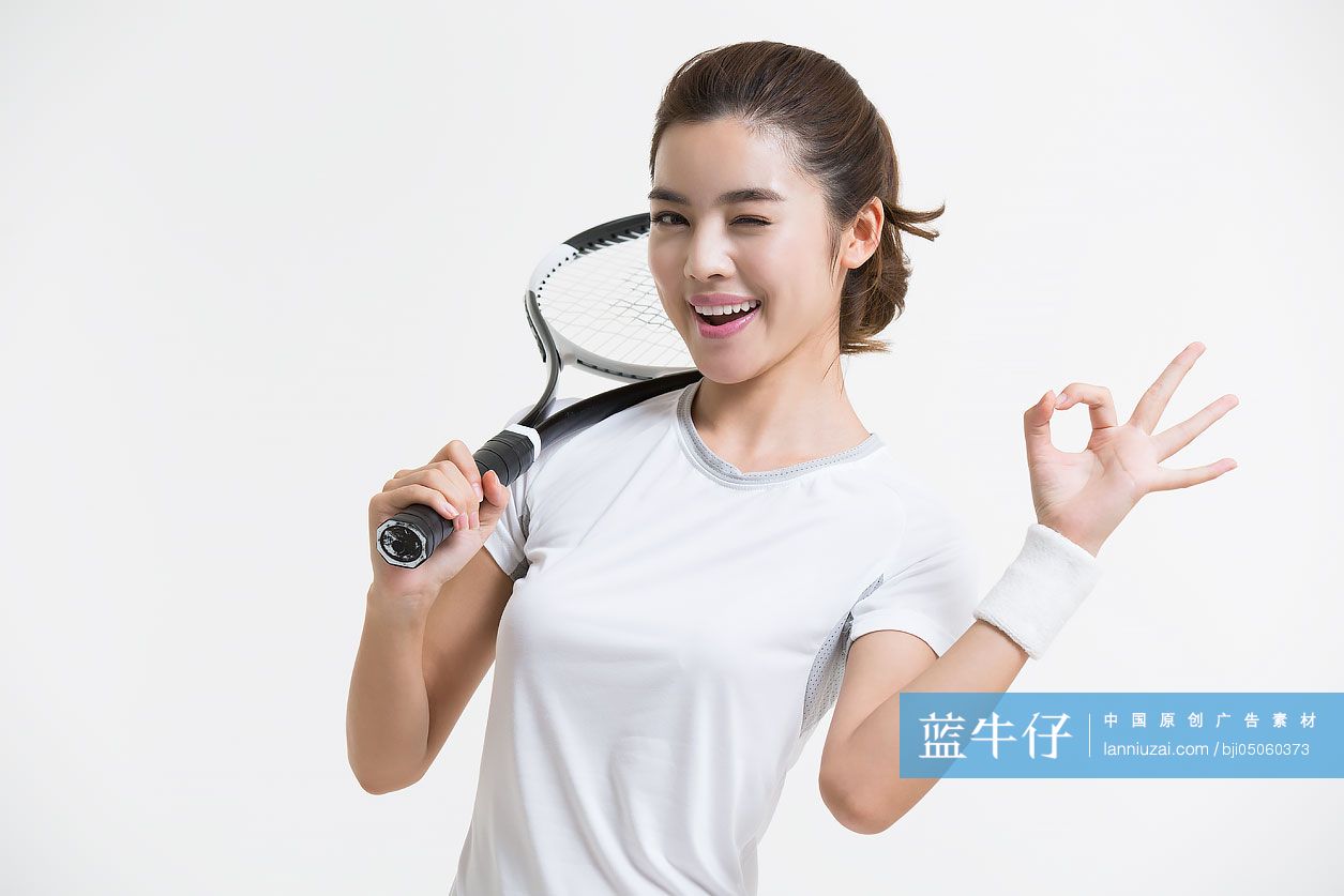 青年女子打网球