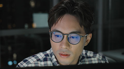 Chinese IT worker working in office at night,4K