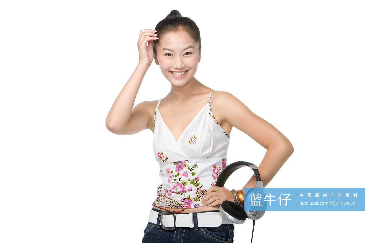 时尚女青年听歌