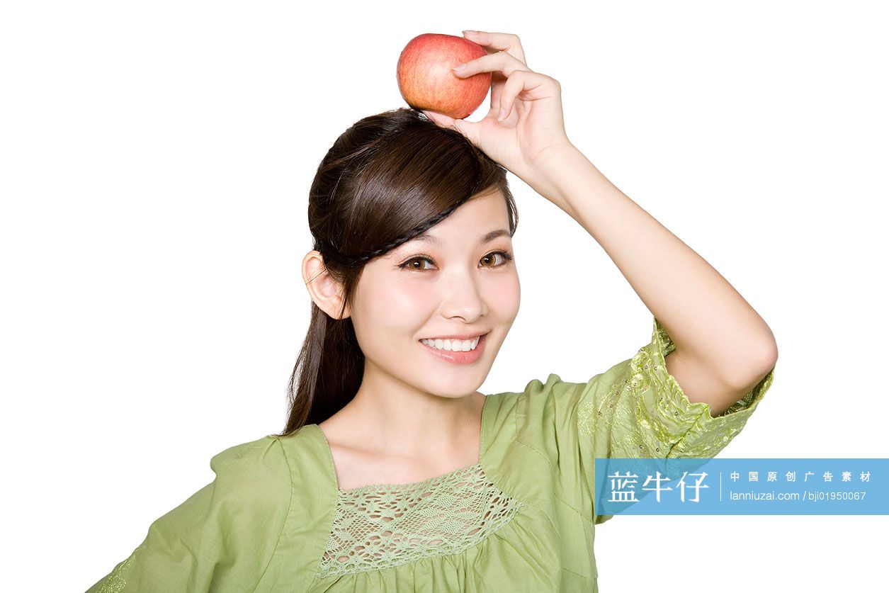 年轻女性和苹果