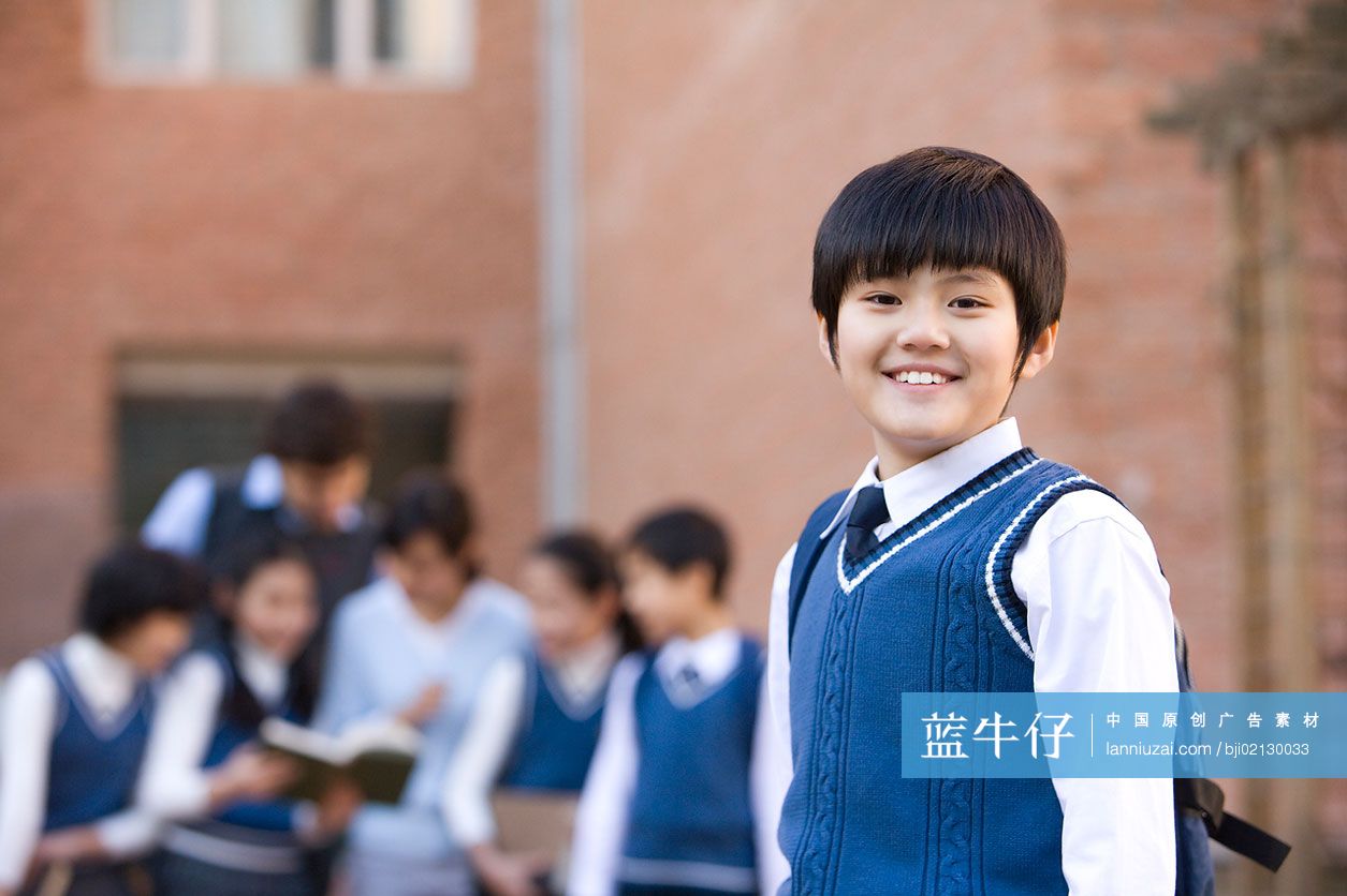 小学生在校园