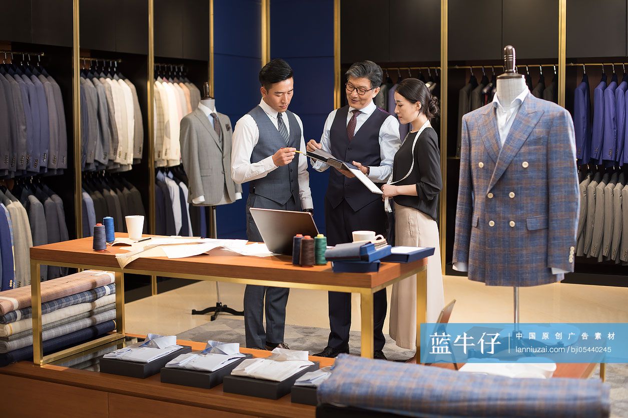 优秀的服装设计师团队