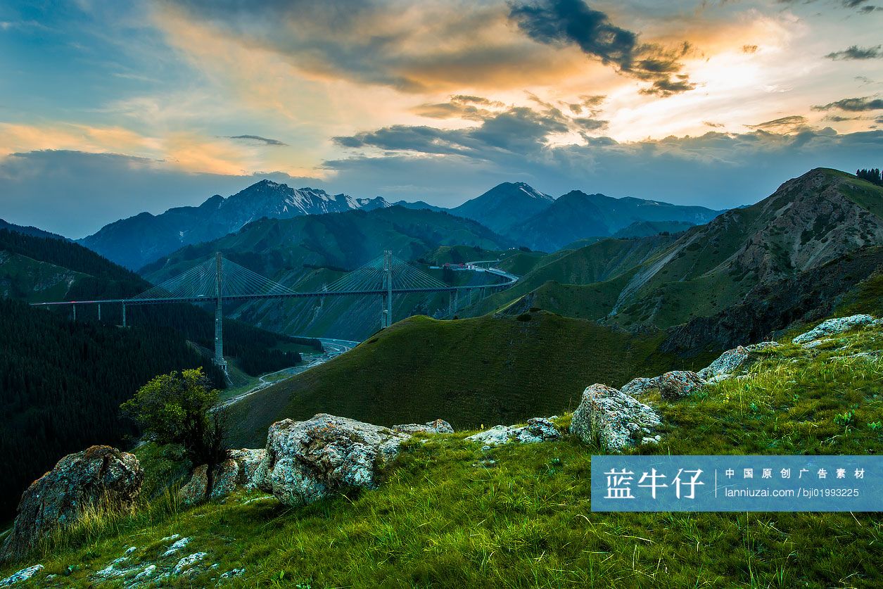 山顶日出美景