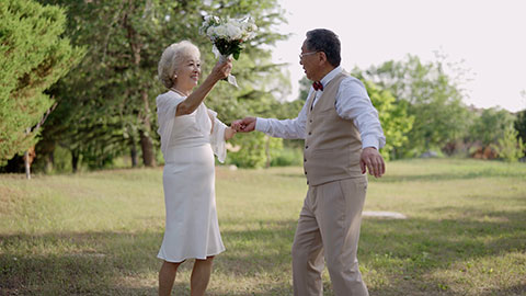 Sweet picture of older couple getting married