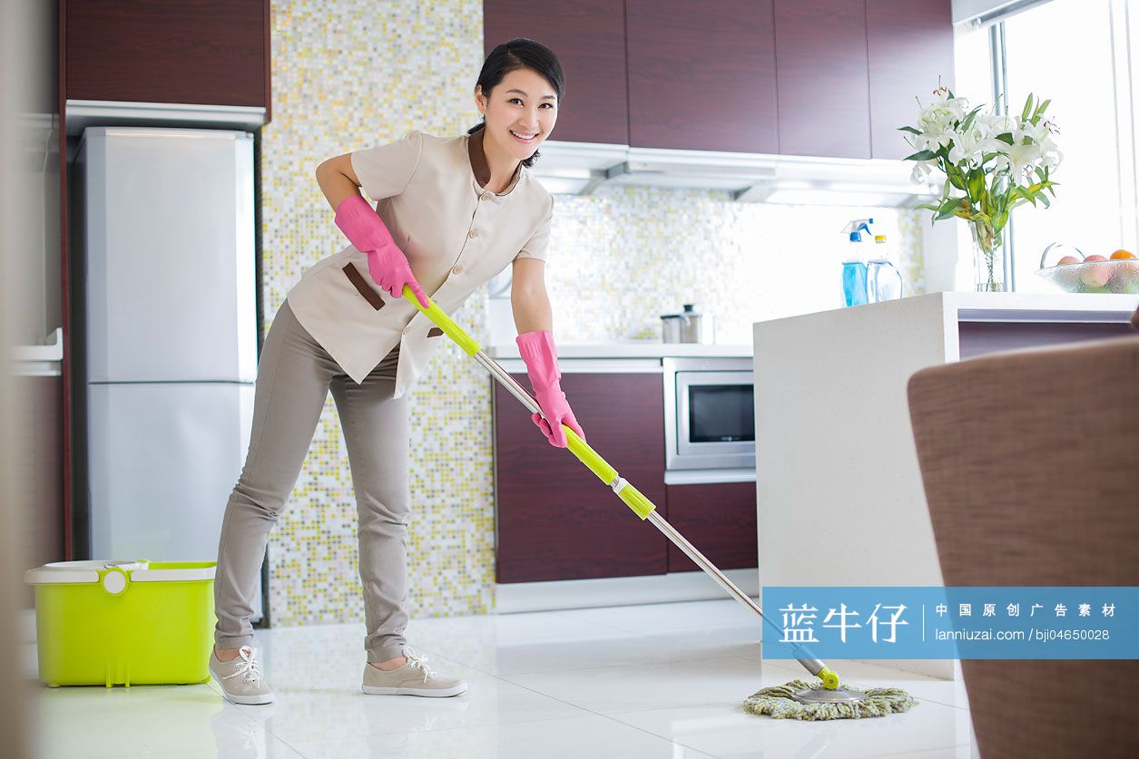 家政服务打扫厨房