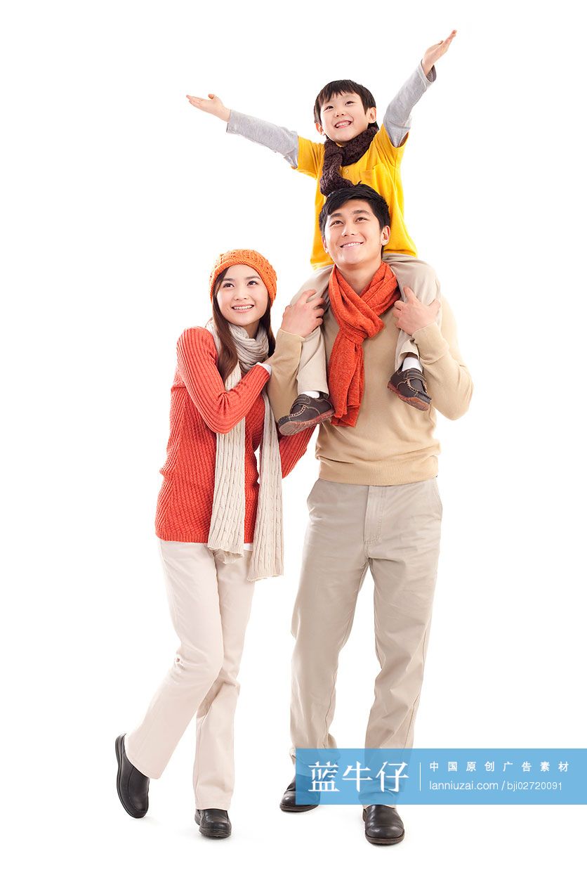 一家三口眺望远方