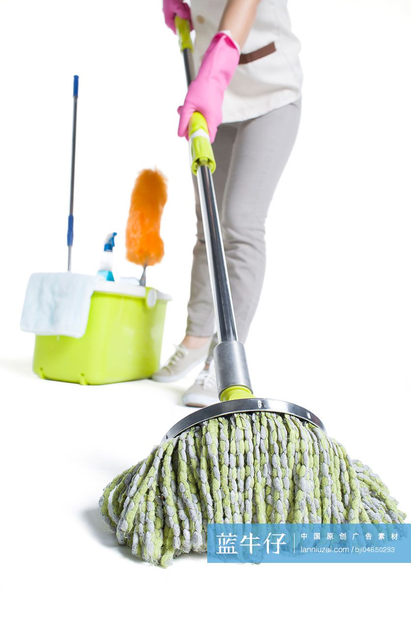 清洁员拖地