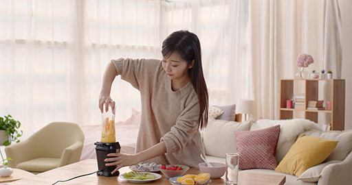 Young Chinese woman making juice at home,4K