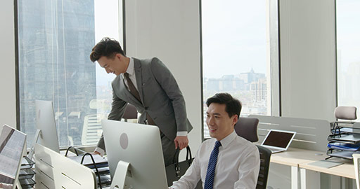 Confident Chinese business people working in office,4K