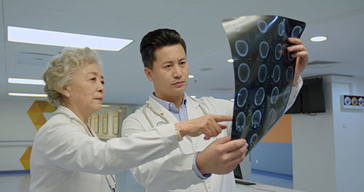 Chinese doctors discussing X-ray image,4K