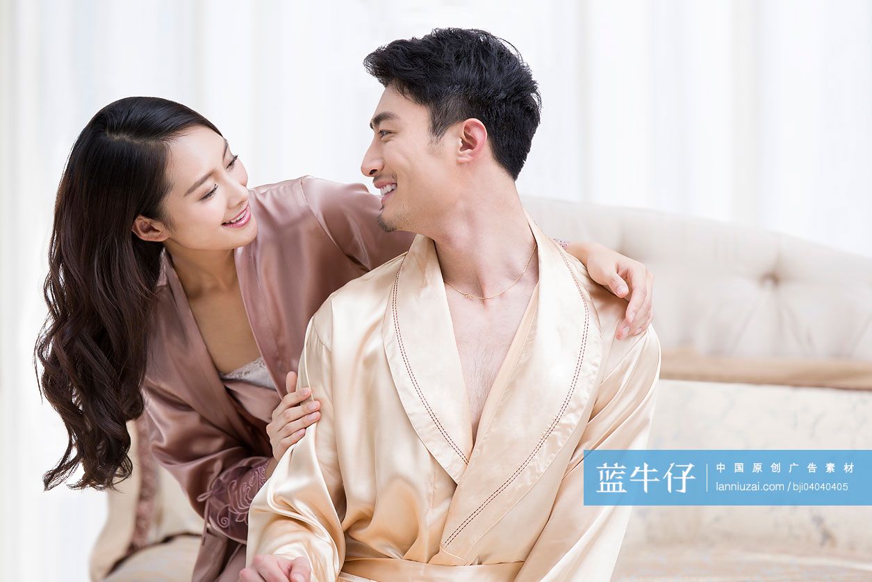 快乐的年轻夫妇