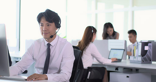 Young Chinese businessman working in call center,4K