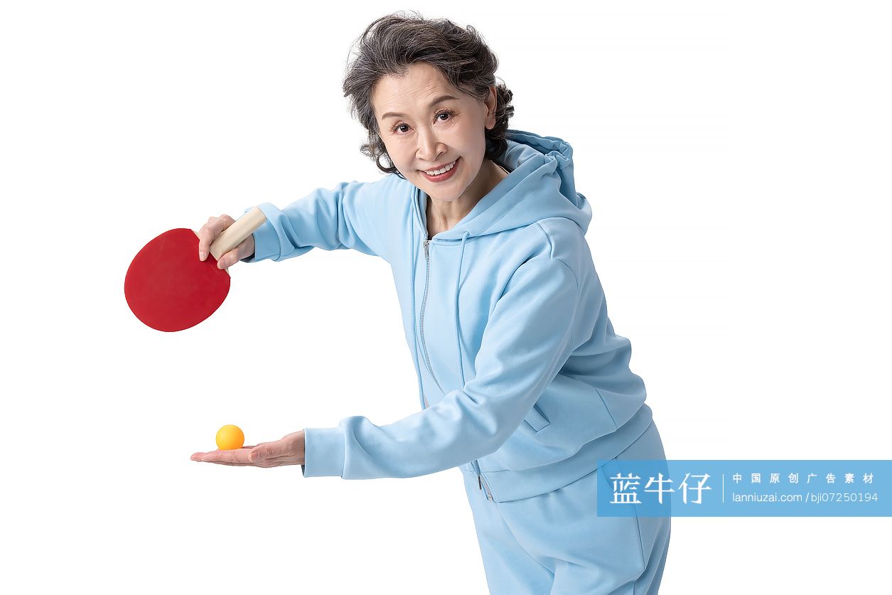 快乐的老年女子锻炼身体