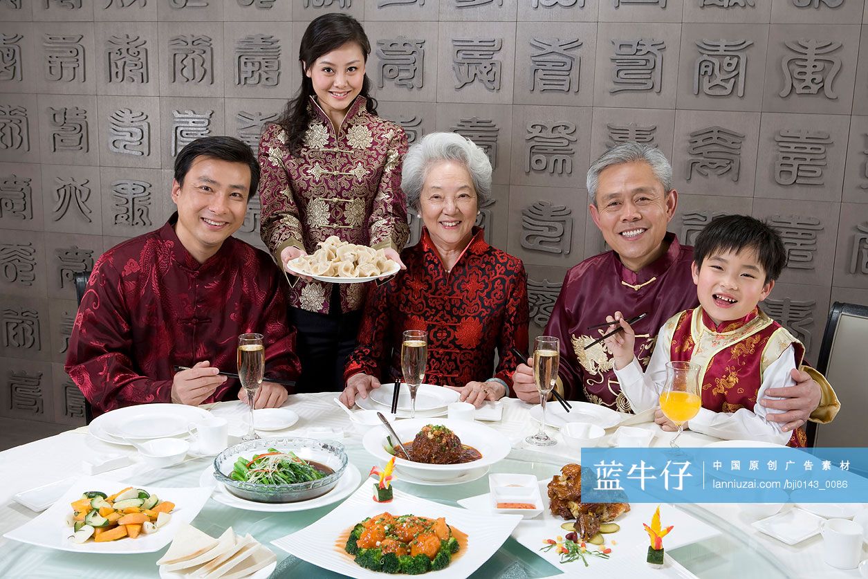 一家人聚餐