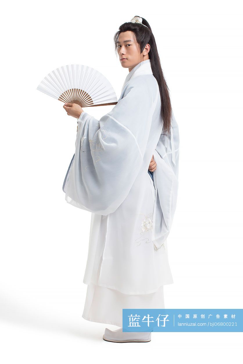 古装男子拿着折扇