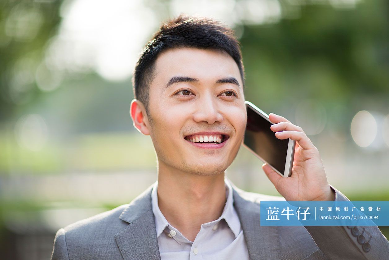 青年男子打电话-蓝牛仔影像-中国原创广告影像素材