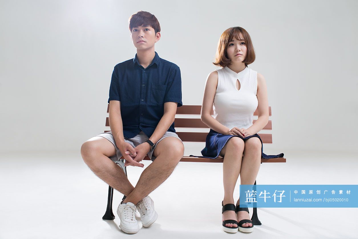 年轻情侣闹别扭-蓝牛仔影像-中国原创广告影像素材