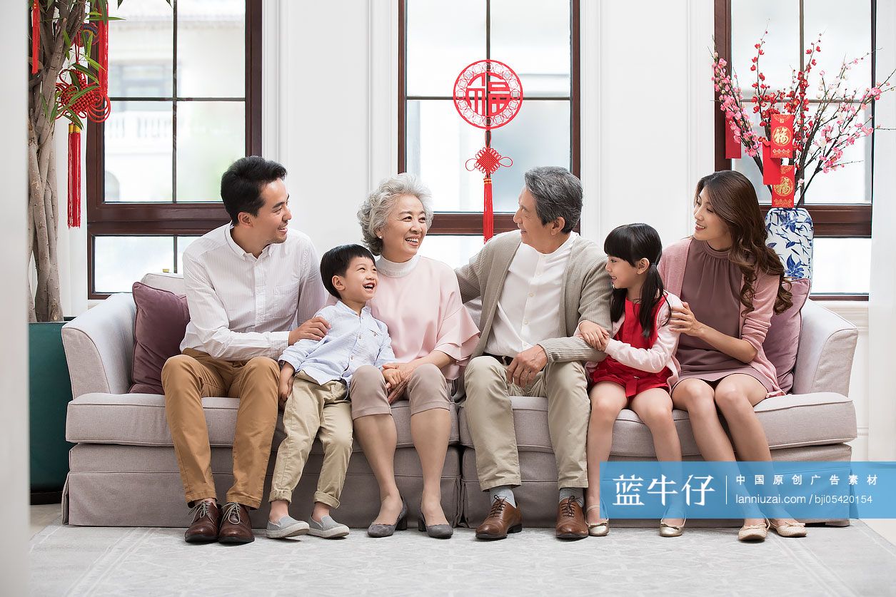 快乐家庭新年欢聚一堂