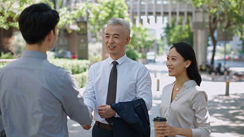 Cheerful Chinese business people having a meeting outdoors,4K