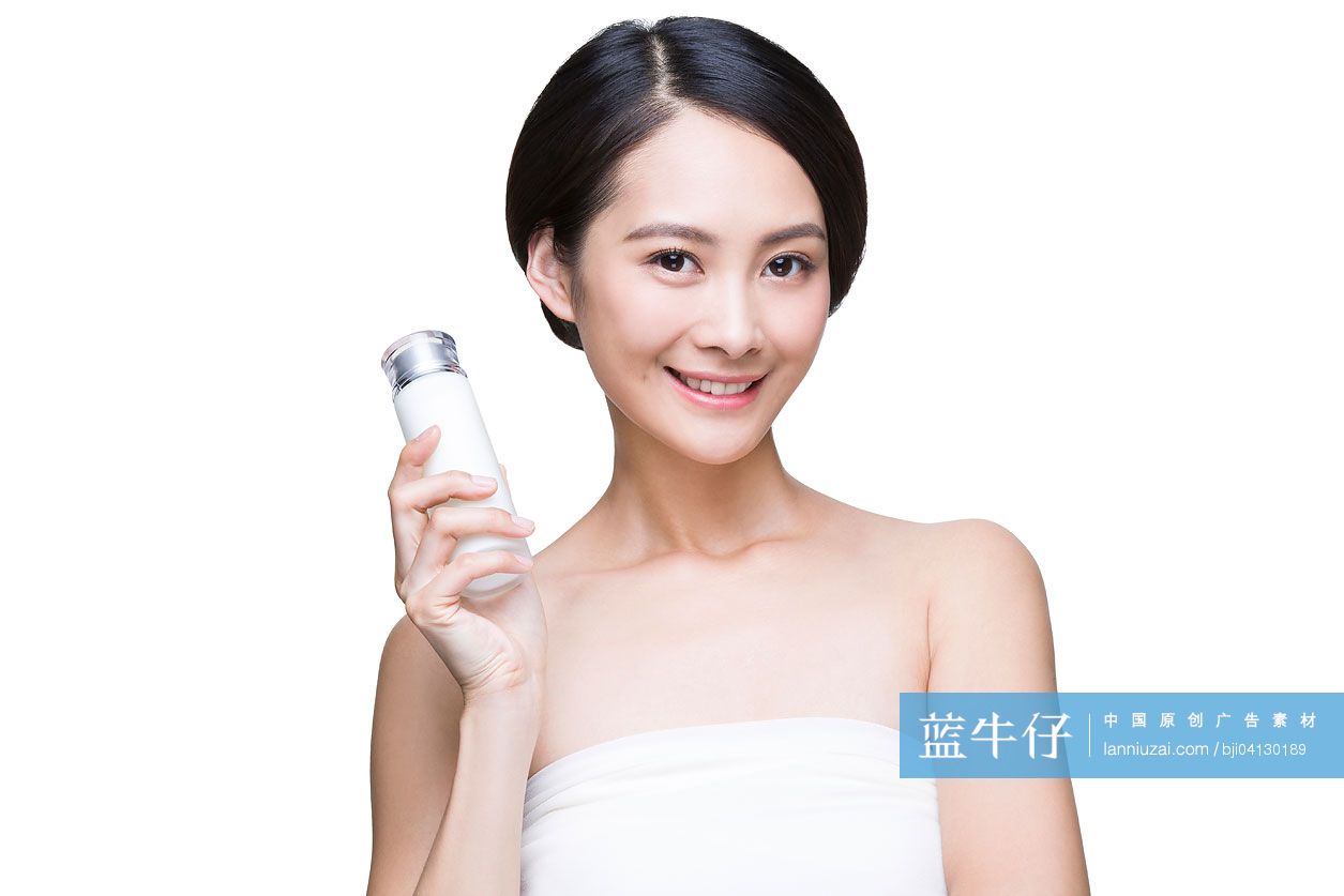 年轻美女与乳液