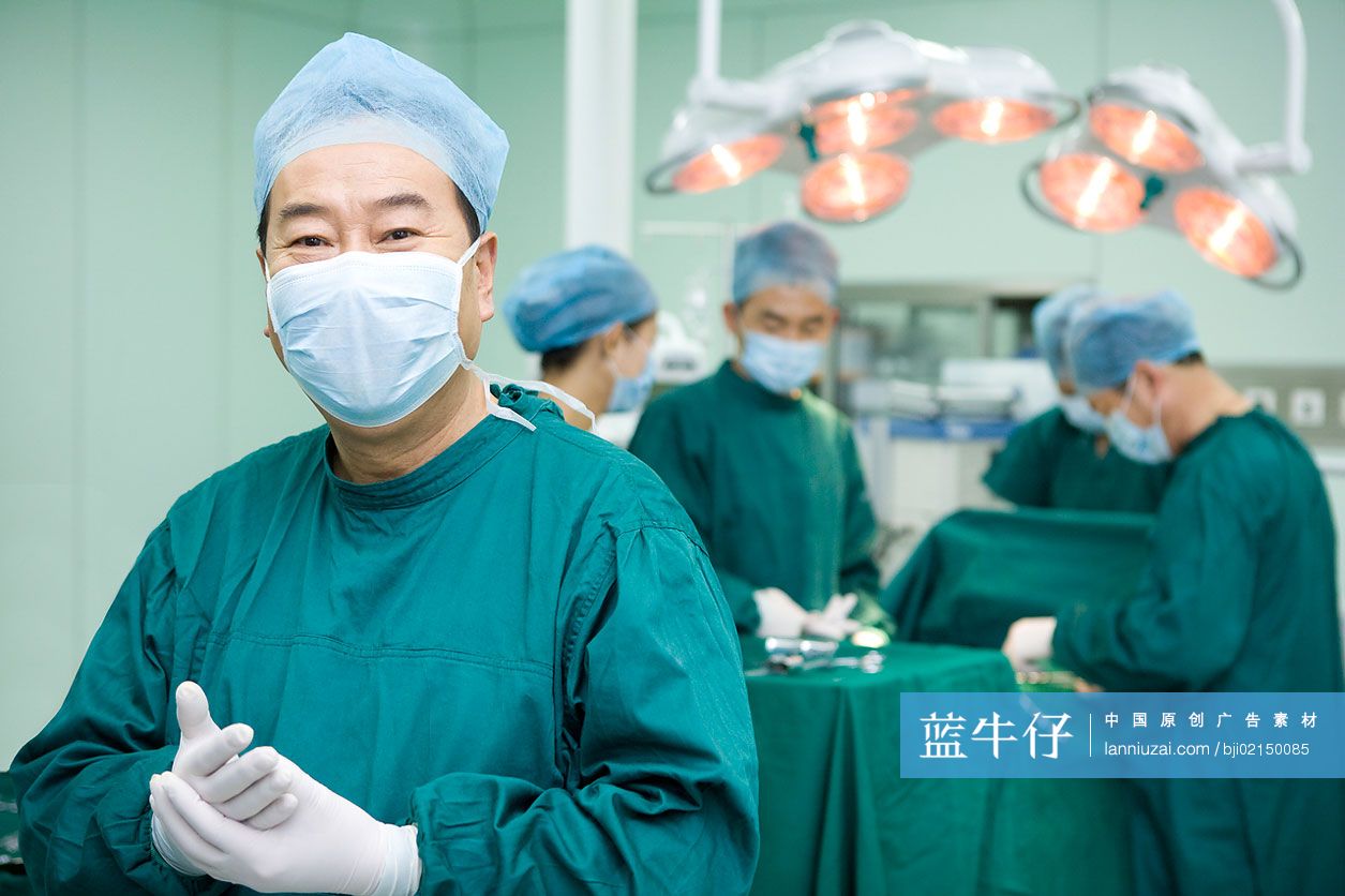 医生在手术室