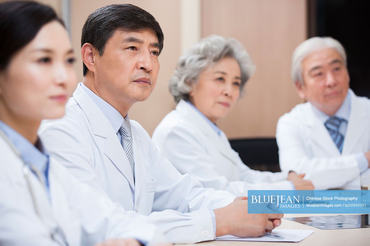 Chinese medical experts holding a meeting