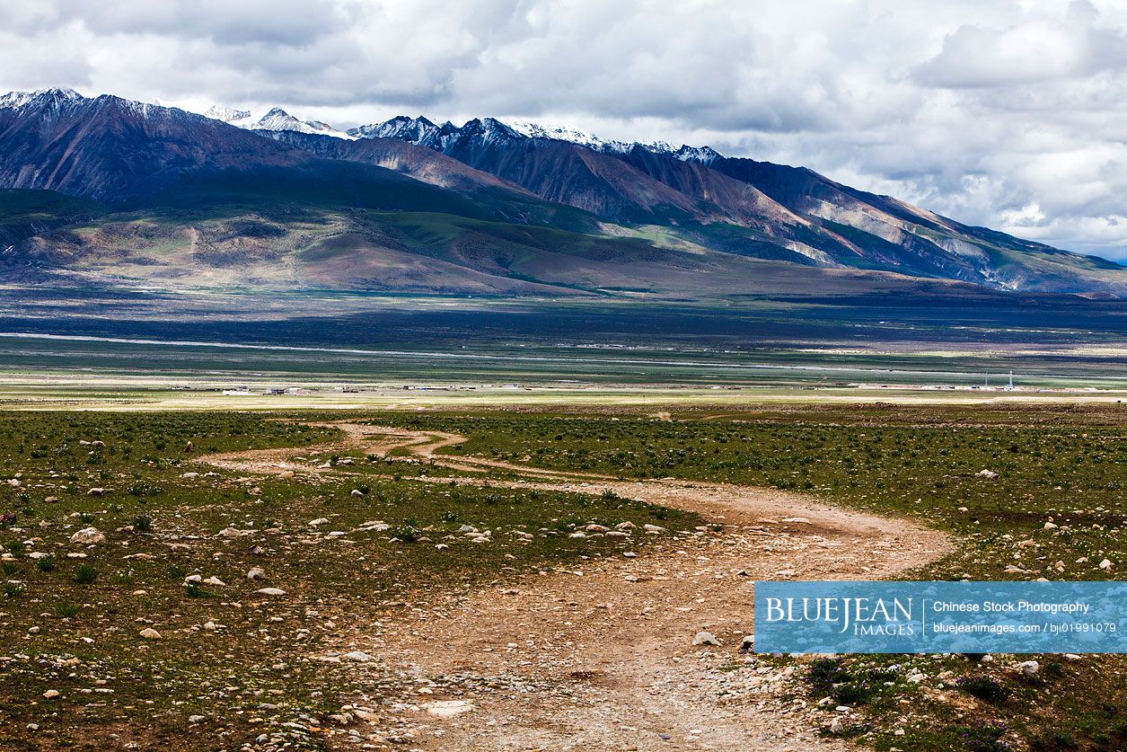 Dirt road in Tibet, China