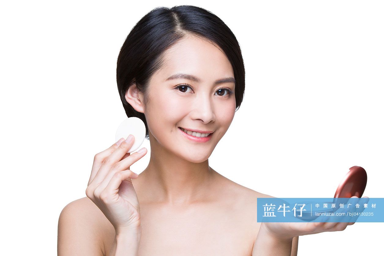 年轻美女与粉扑