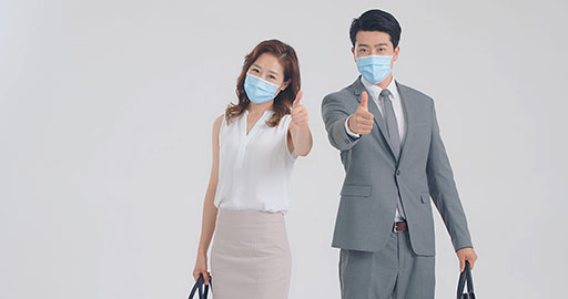 Young Chinese business people with surgical mask doing thumbs-up,4K