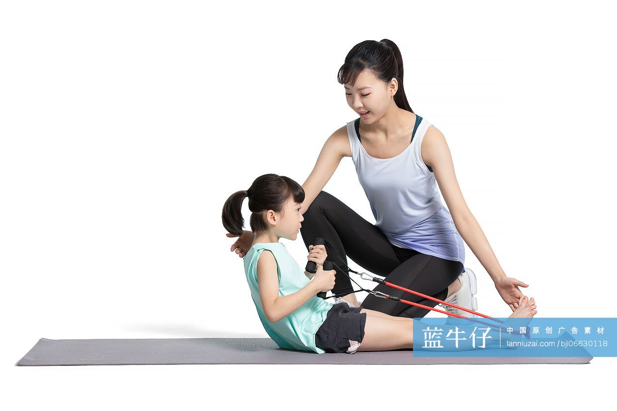 快乐的母女俩一起健身