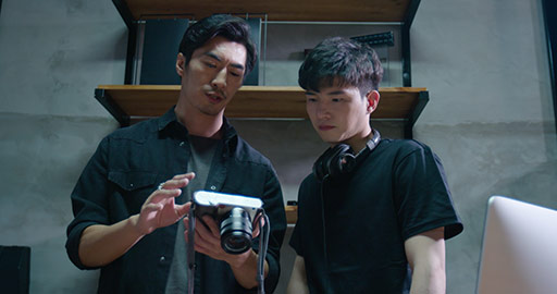 Chinese photographers working in studio,4K