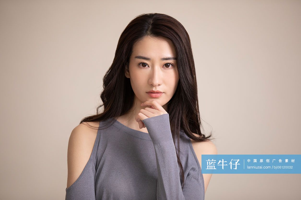 年轻漂亮的女士