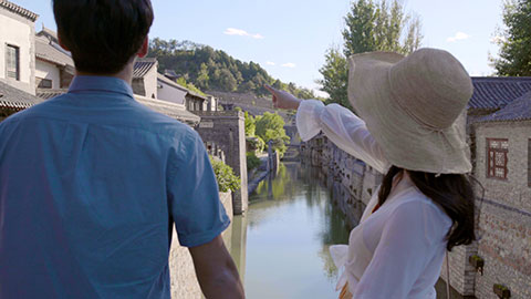 Happy young Chinese couple enjoying vacation,4K