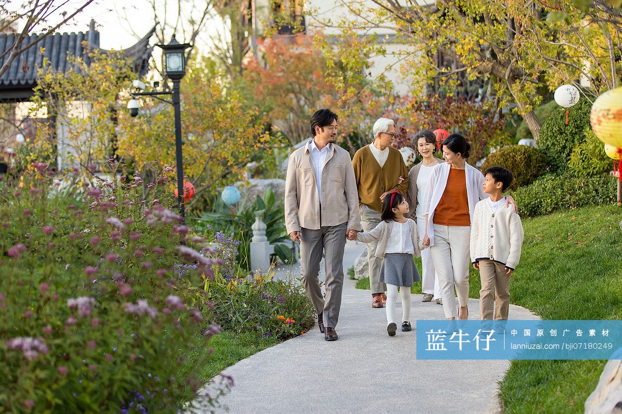 一家人逛古典园林