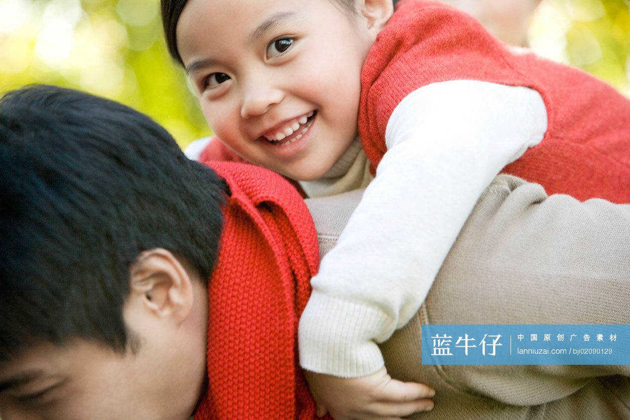 父女在一起嬉戏