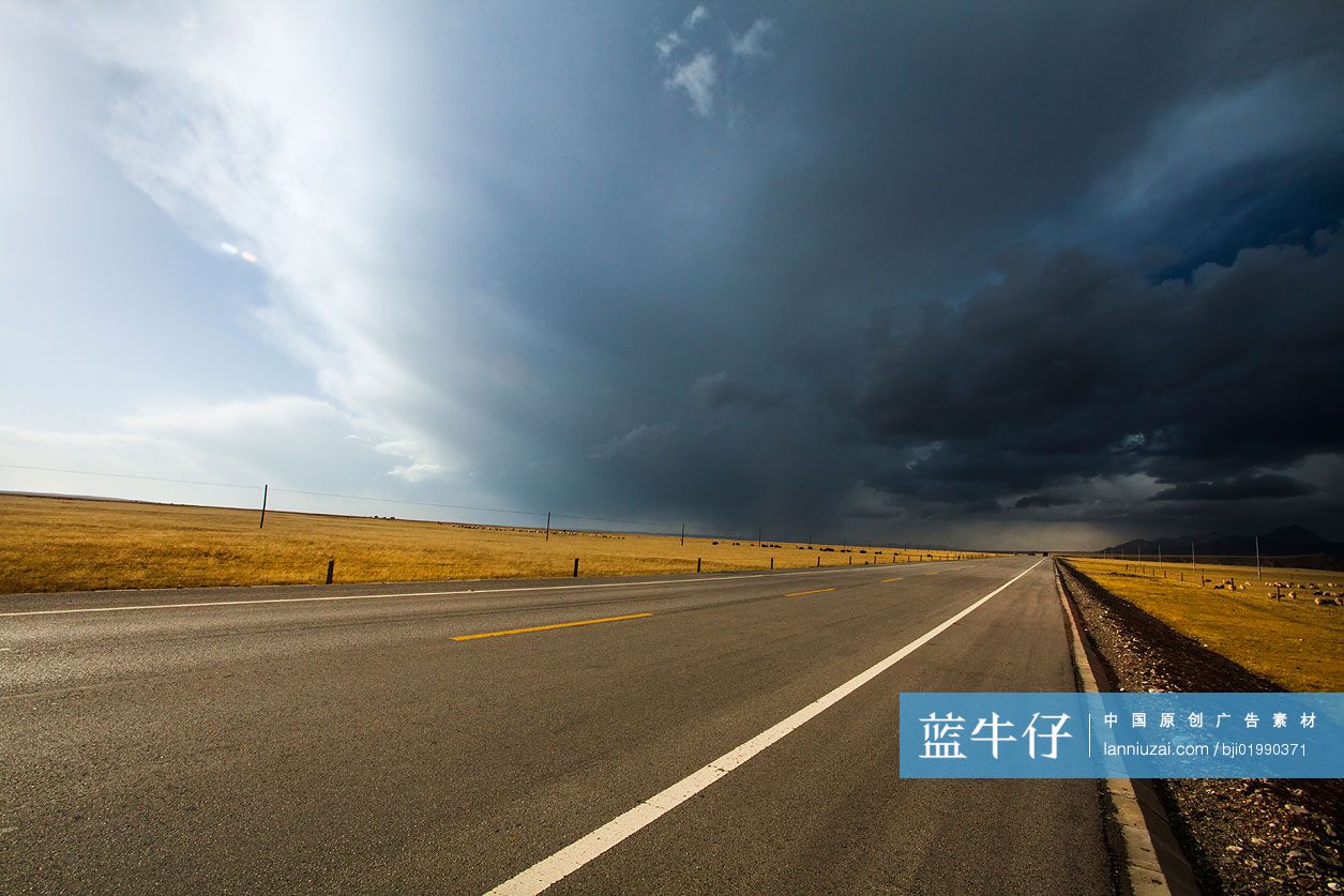 恶劣天气下的青海省公路