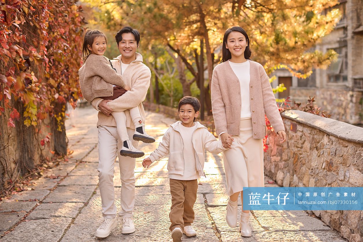 快乐一家人外出游玩