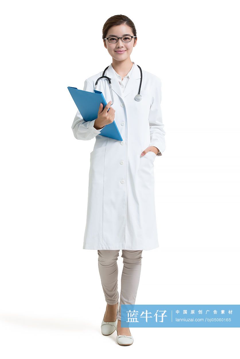 微笑的年轻女医生肖像