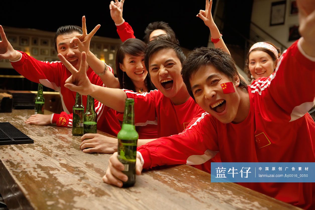 爱国年轻人酒吧庆祝