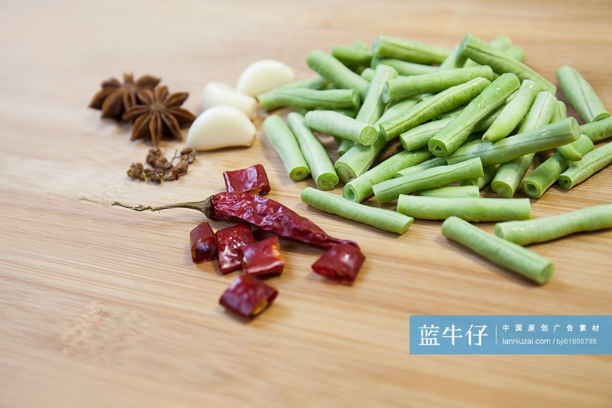 豆角和大蒜辣椒