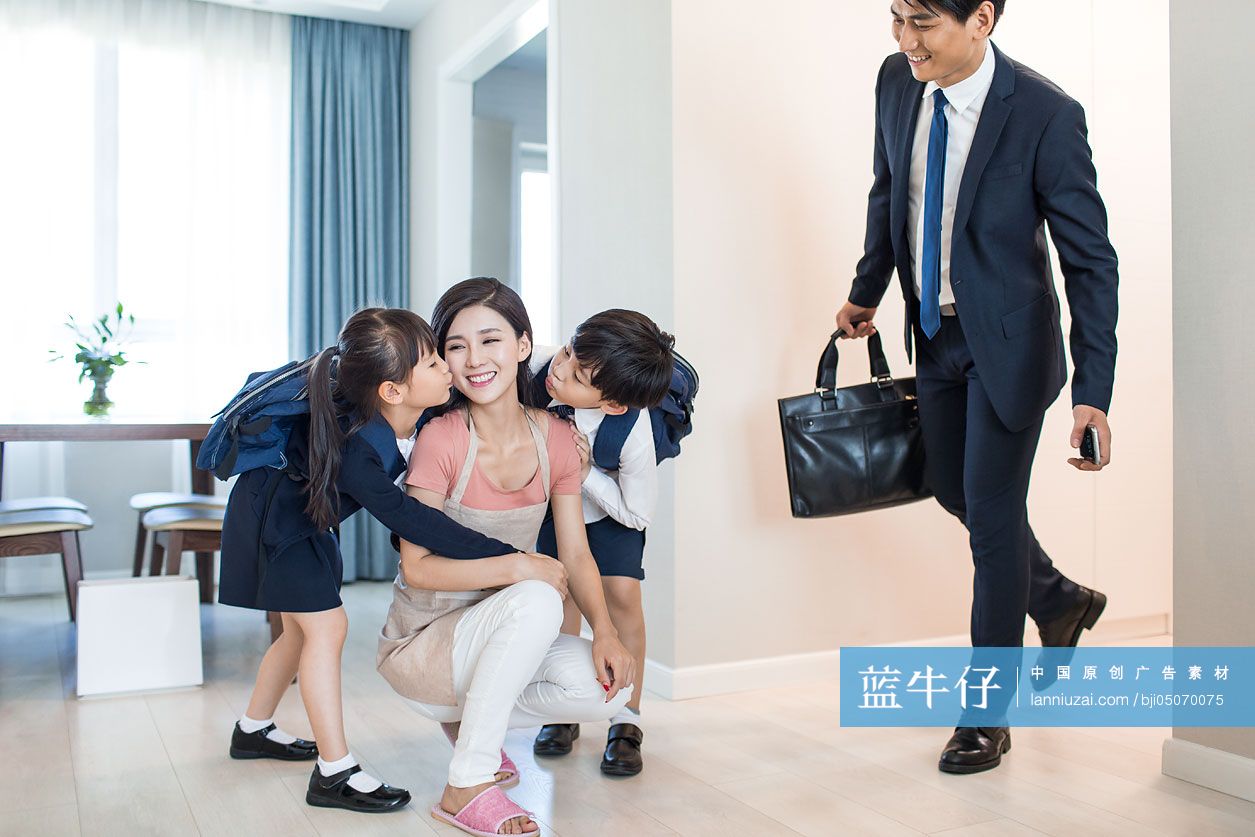 快乐儿童放学回到家