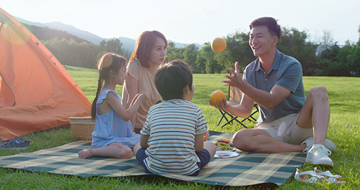 Happy young Chinese family having a picnic outdoors,4K