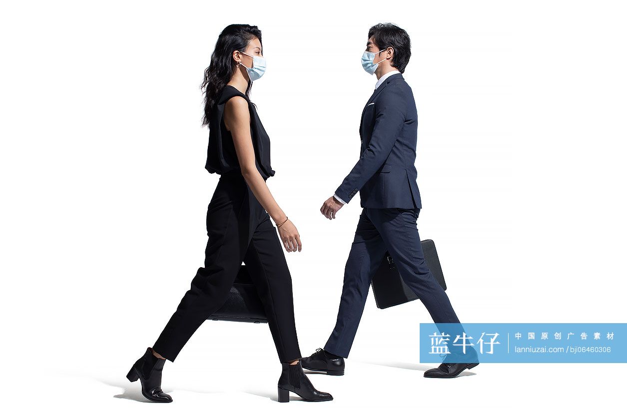 商务人士戴着口罩去上班